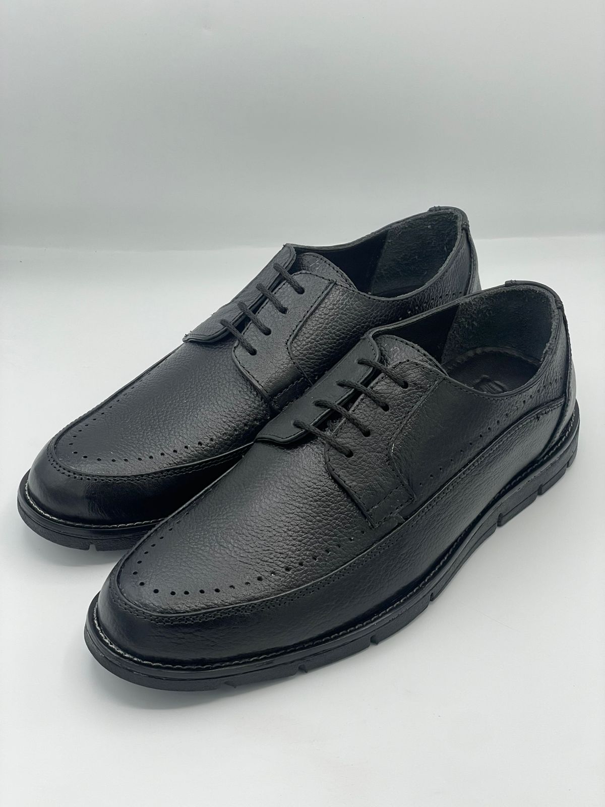 Black leather shoe for men