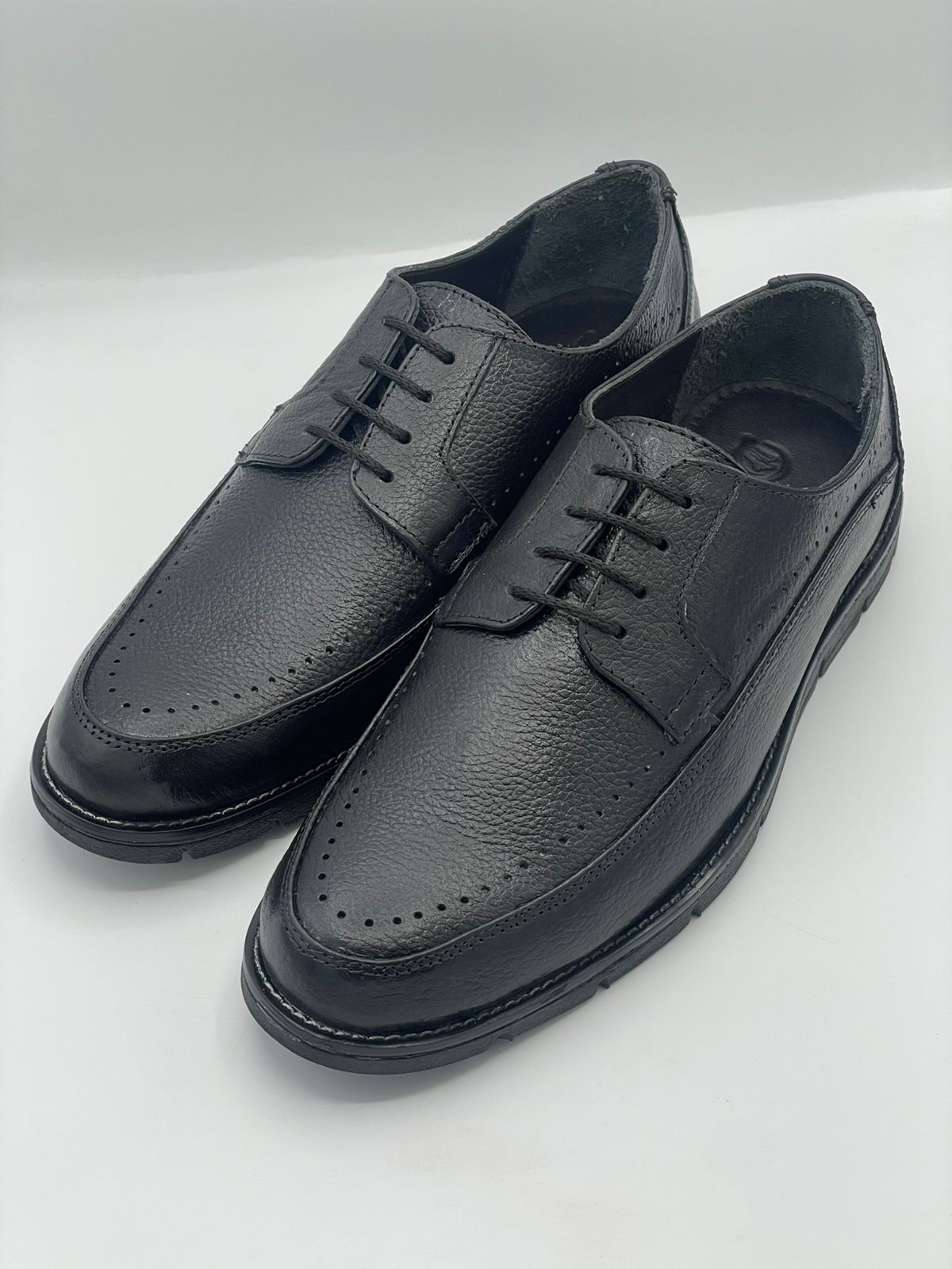 Black leather shoe for men