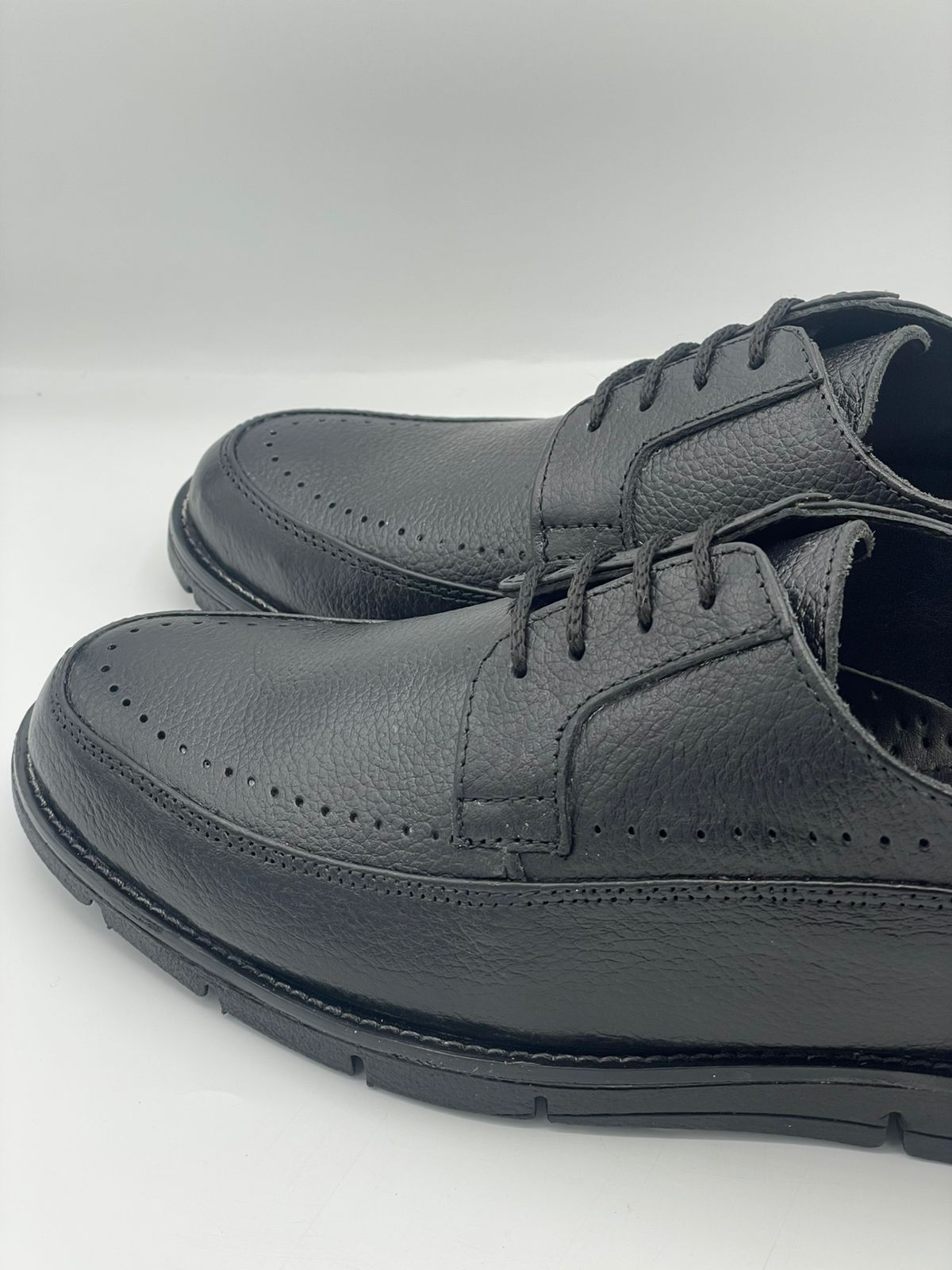 Black leather shoe for men